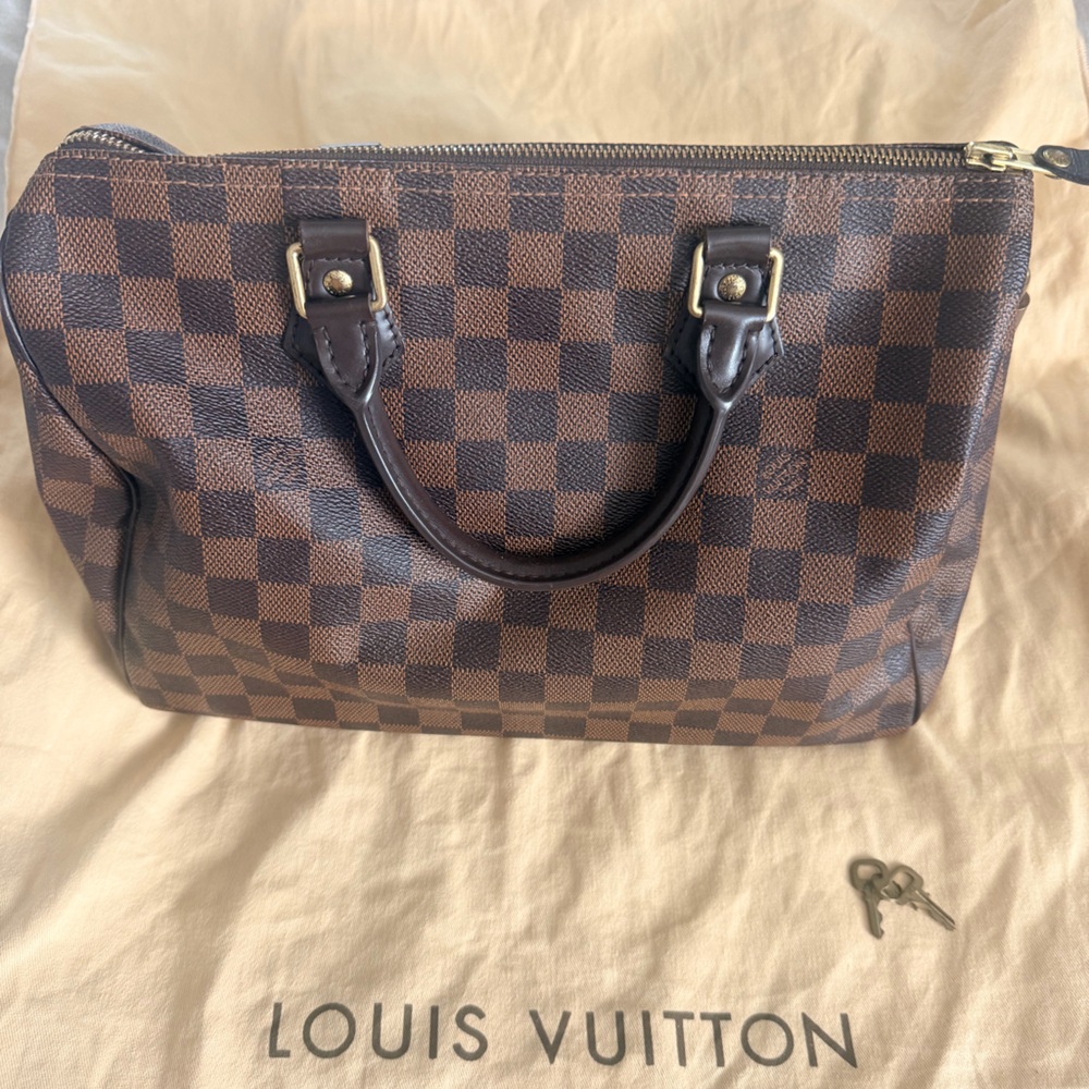 Louis Vuitton Speedy Damier Ebene 30 

Gently used and in great condition! 🤎